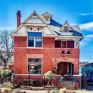 Bed & Breakfast Off Broadway
